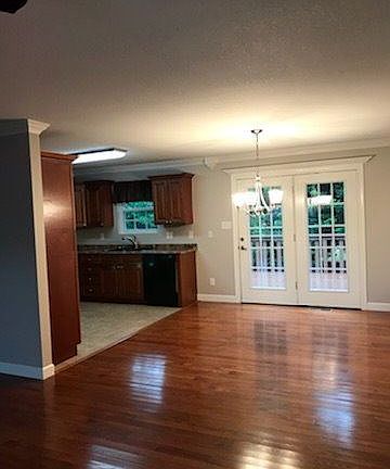 4th image of 102 Heritage Crossing Dr