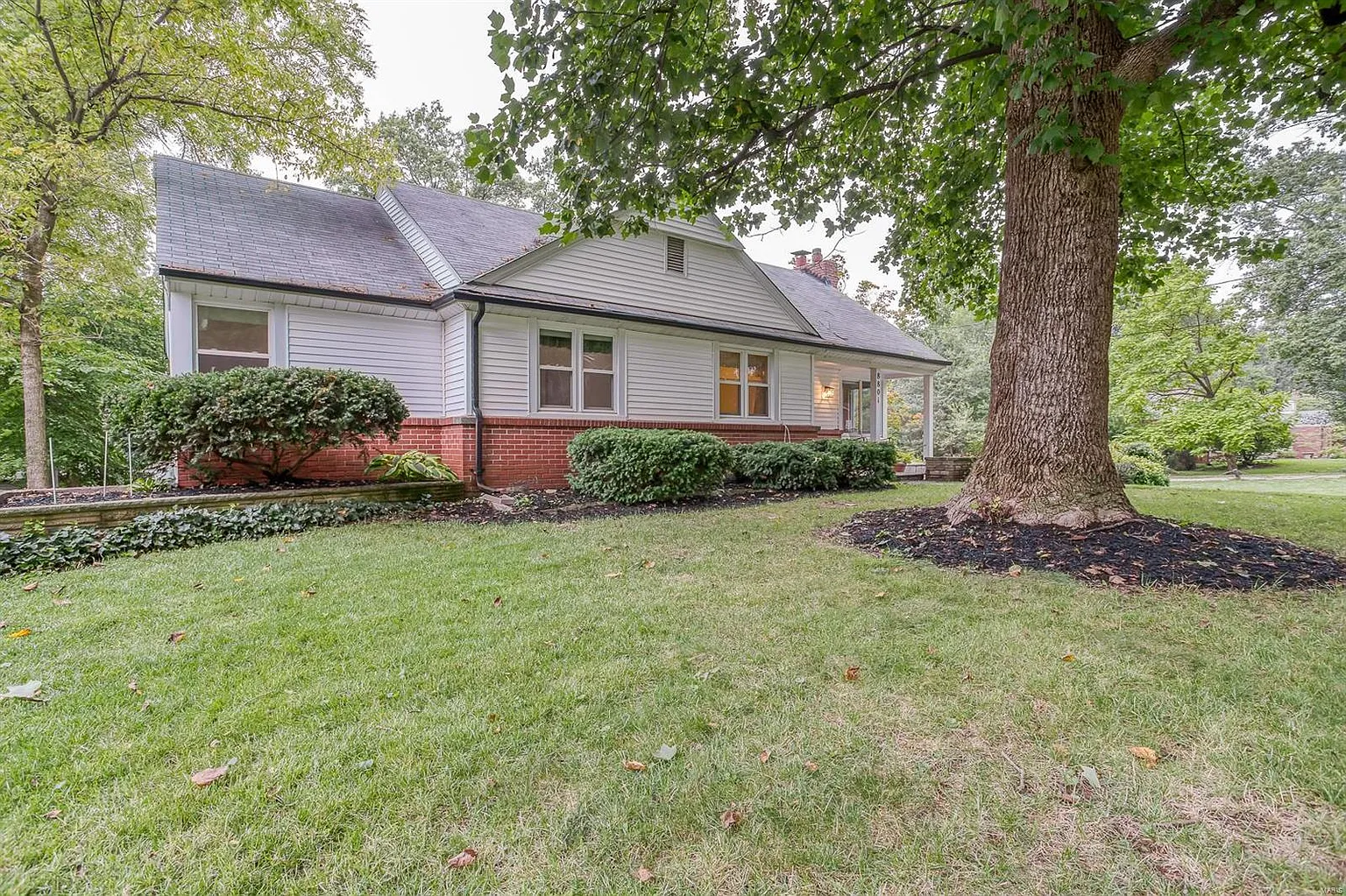 8801 General Grant Ln photo 1