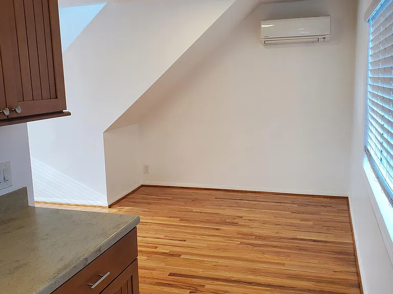 46 Thornton Ave #1/2 — Photo 6