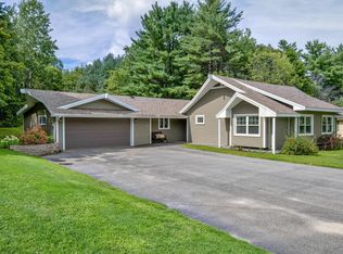 16 Robinson Gdns, Lewiston, ME 04240