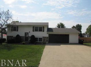 404 W Vine St, Le Roy, IL