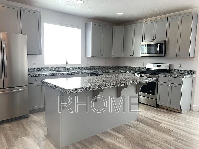 3 bed, 2.5 bath, 1960 sqft, $2,149 — Photo 4