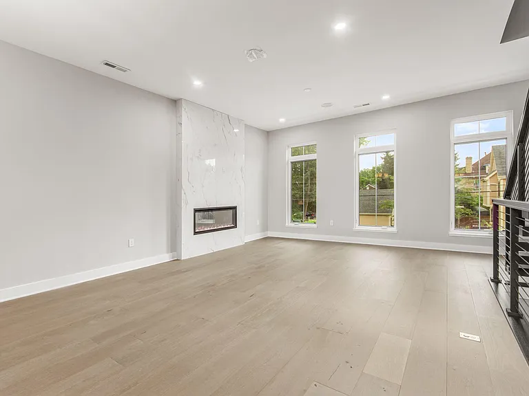 1247 Perry St — Photo 19