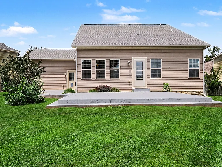1046 Hemlock Dr — Photo 36