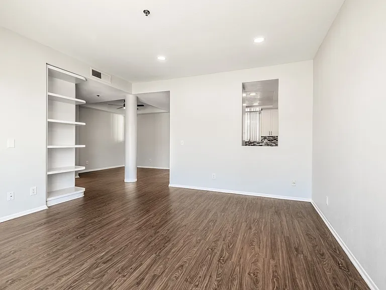 4532 Murietta Ave — Photo 10