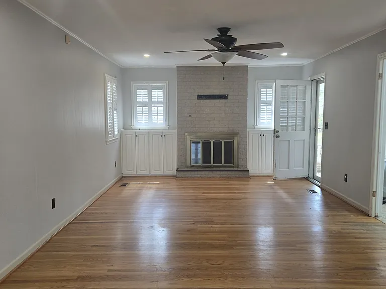2439 Dartmouth Dr — Photo 4
