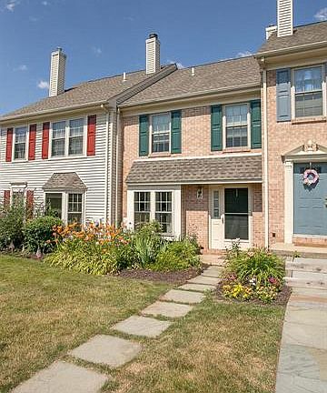 5th image of 421 Maple Glen Cir