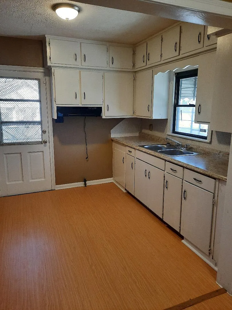 3 bed, 1143 sqft, $950 — Photo 2