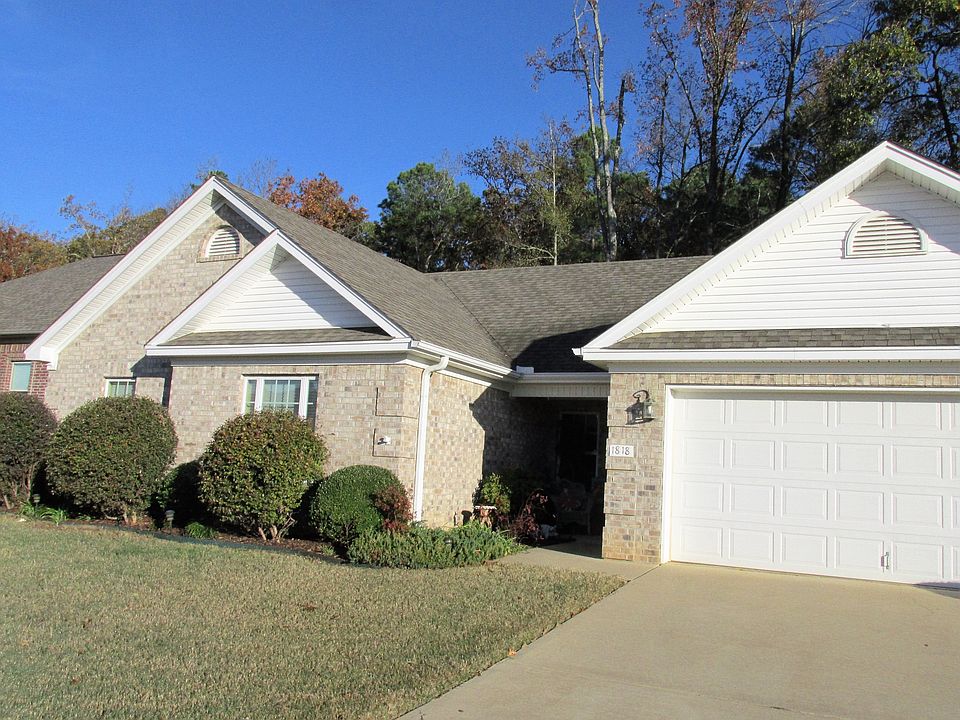 1st image of 1818 White Oak Cir