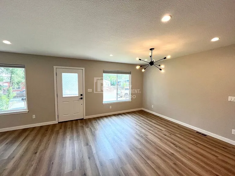 1304 Race St — Photo 5