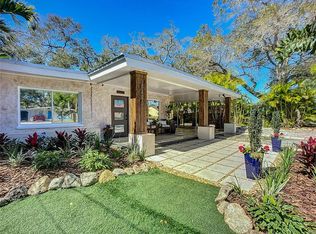 656 S Pine St, New Smyrna Beach, FL 32169