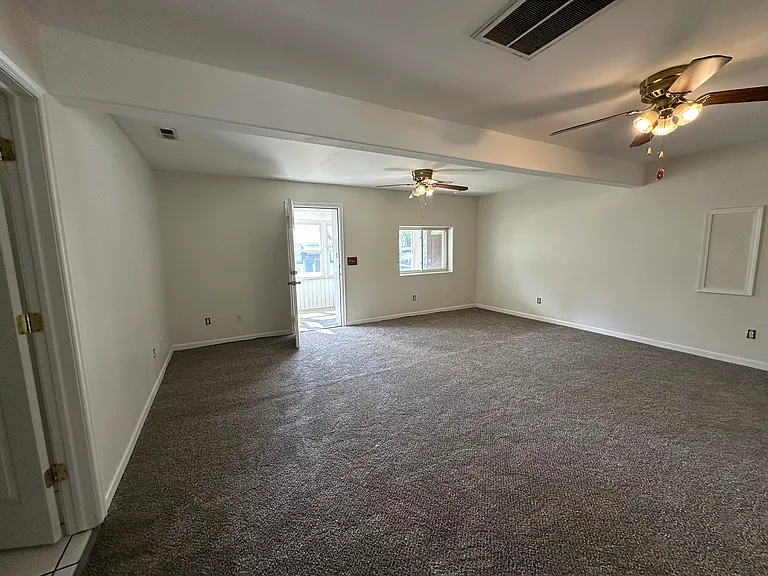 2739 Bleeker St — Photo 3