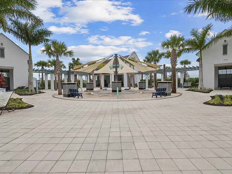 16493 Helix Ct — Photo 30