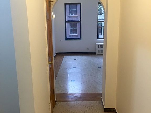 4th image of 224 E 48th St APT 3A