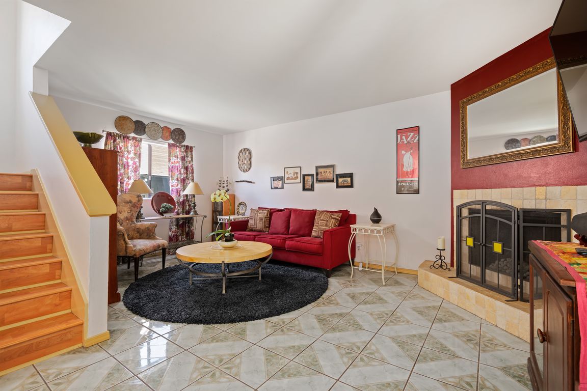 05 - Living Room