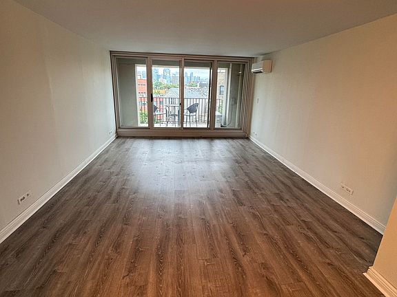 4th image of 1960 N Lincoln Park W APT 605