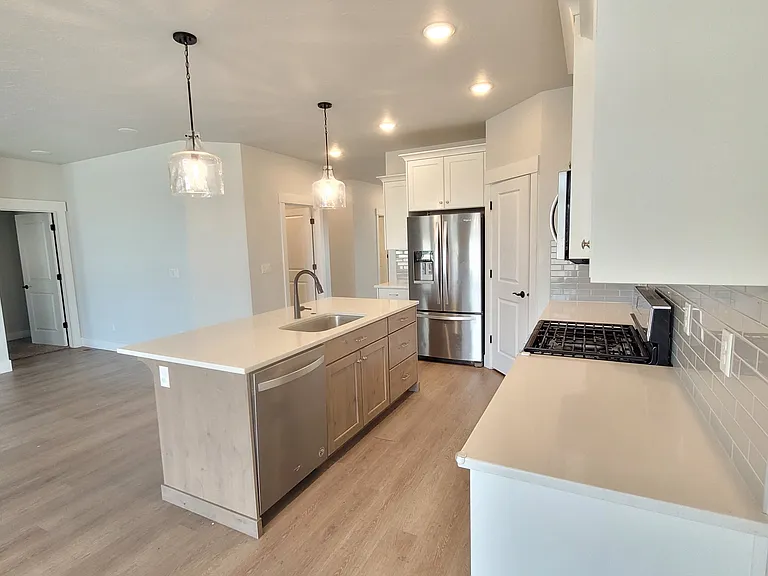 1768 W Crosswind St — Photo 6