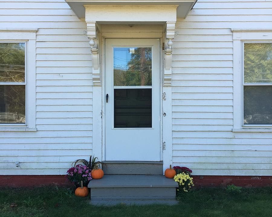 2nd image of 150 10 Rod Rd #House
