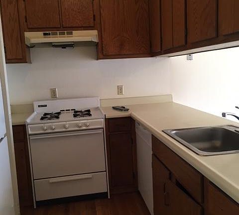 2nd image of 3051 Steiner St