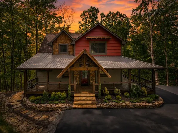 895 Price Rd, Blue Ridge, GA 30513