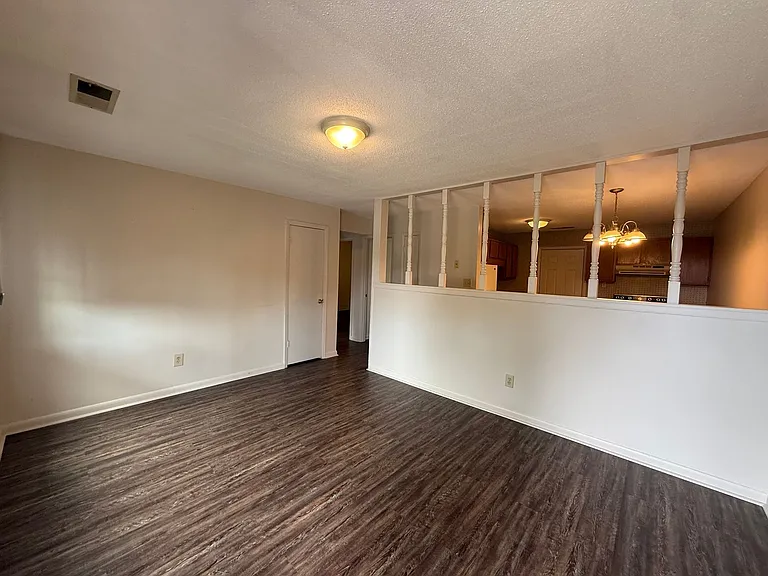 605 Adelle St SW — Photo 2