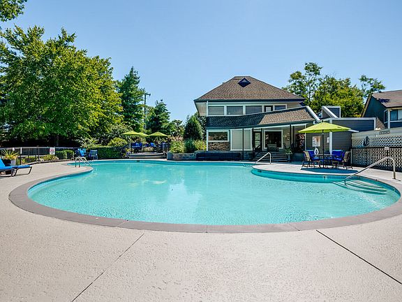 2nd image of 325 Blue Lake Cir #360