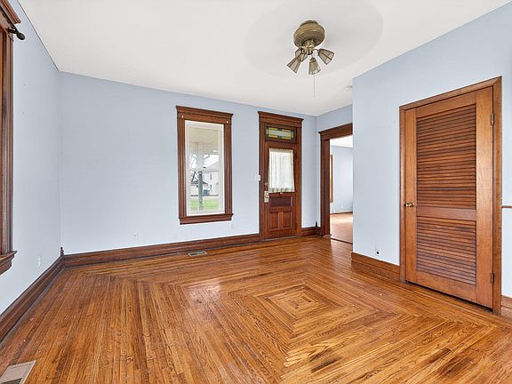 5th image of 23484 Dayton Ave
