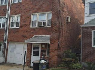 8352 265th St, Glen Oaks, NY 11004