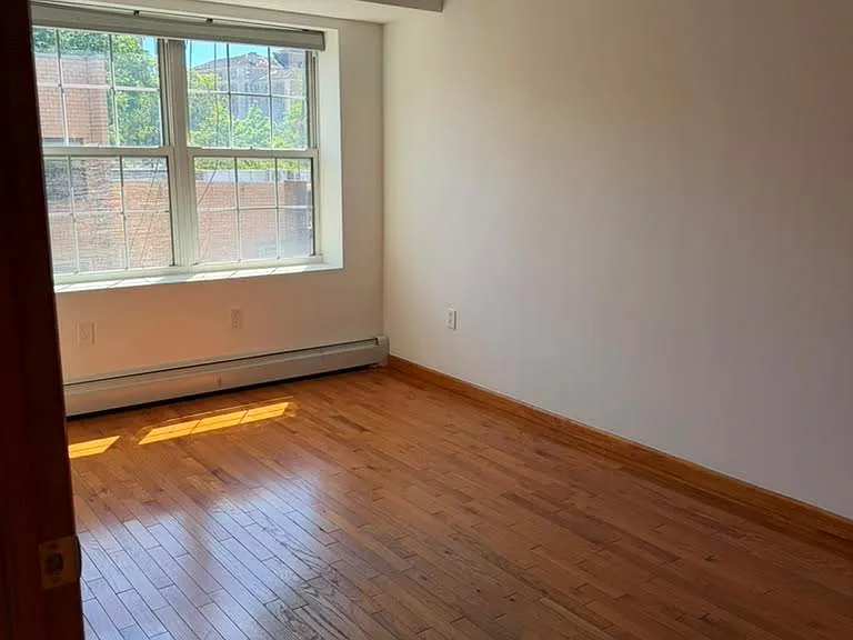 35-19 Leavitt St #4J — Photo 4