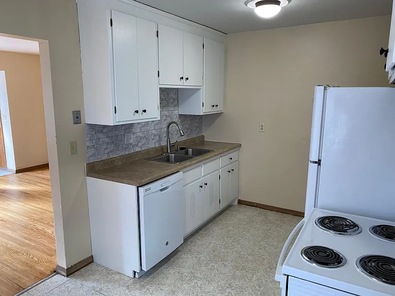 4951 Sheridan Ave S — Photo 1