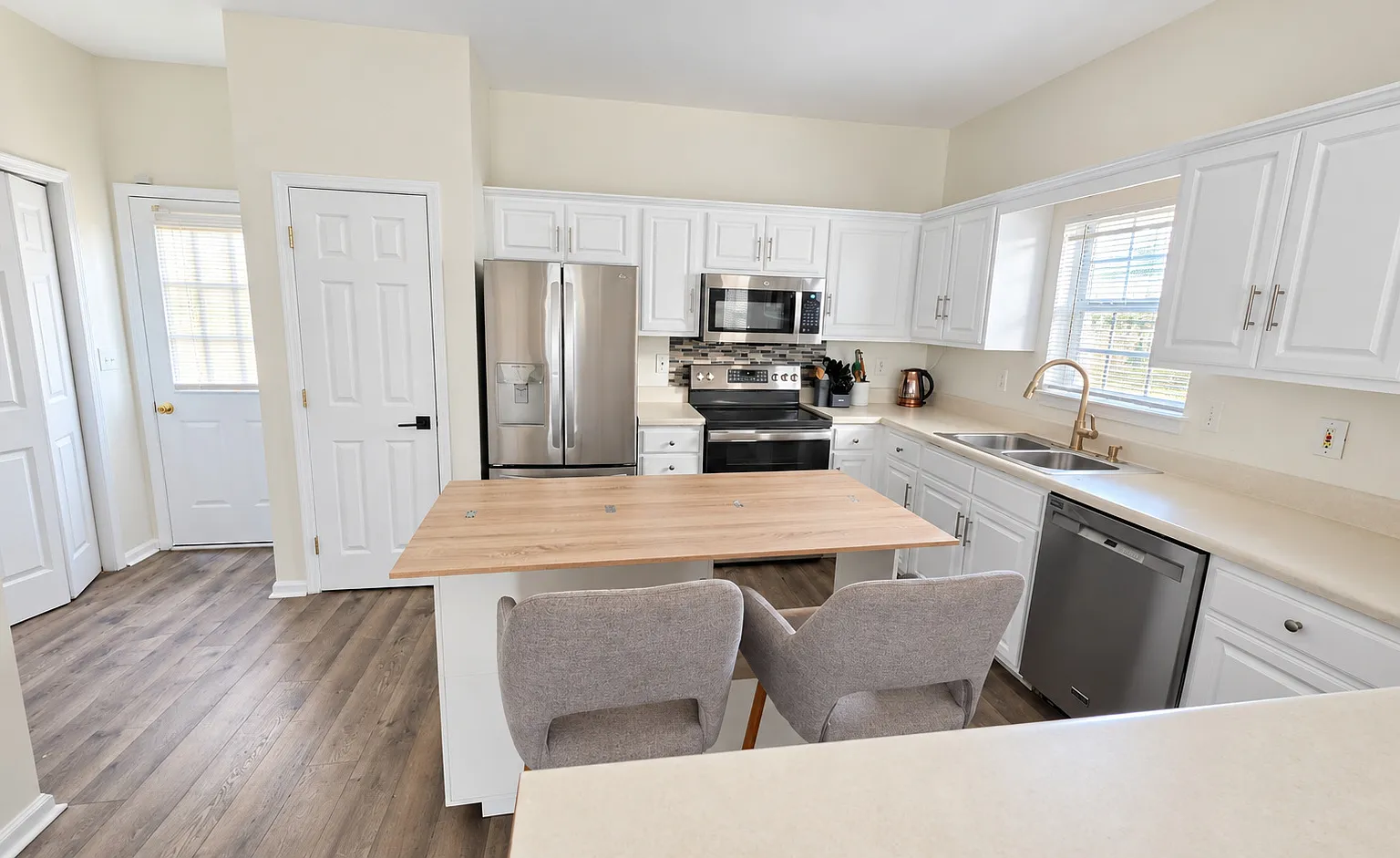3 bed, 2.5 bath, 1440 sqft, $1,900 — Photo 4