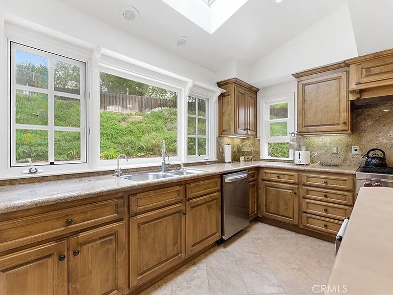 19511 Rosita St — Photo 19