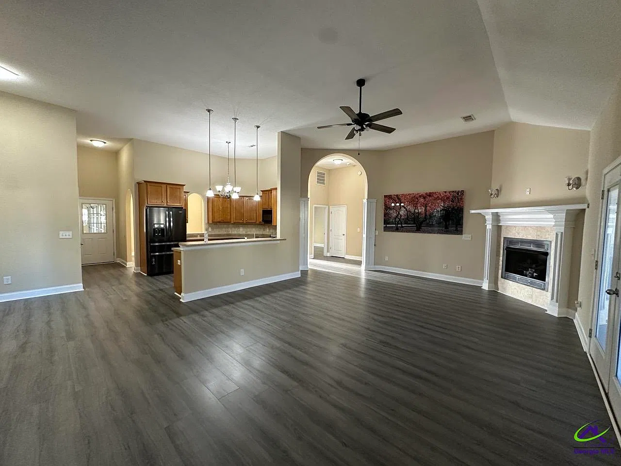 3 bed, 2.0 bath, 1931 sqft, $2,050 — Photo 4