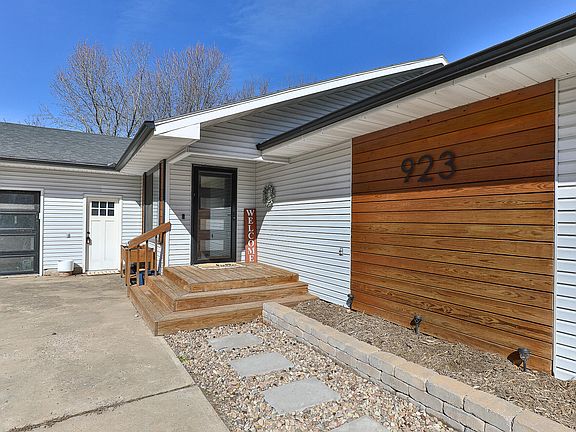 4th image of 923 E 430th Road