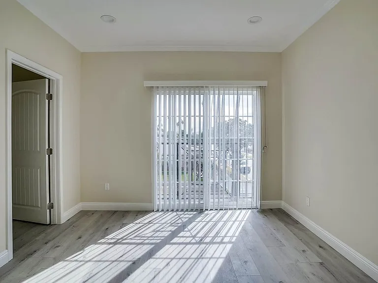501 E 99th St #10 — Photo 36