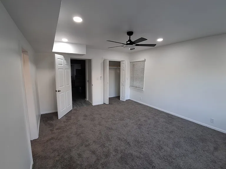 2805 S Emerald Ave #2 — Photo 9