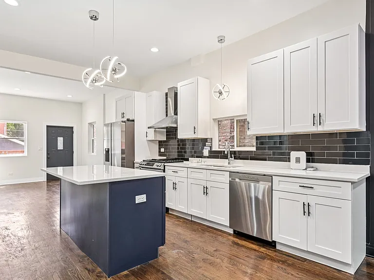 6547 S Langley Ave — Photo 2