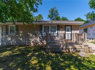 2412 E 38th Ct, Des Moines, IA 50317