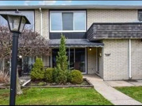 8272 Karam Blvd, Warren, MI 48093