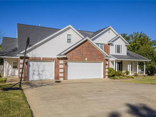 1600 S 15th Pl, Rogers, AR 72758