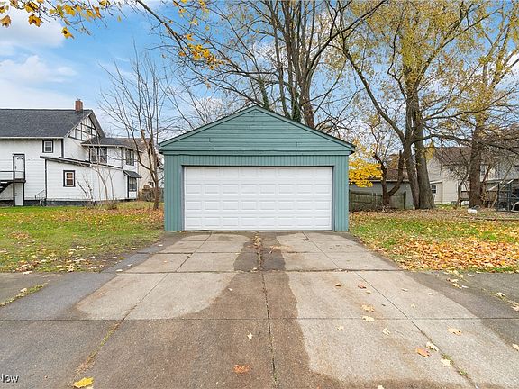 4th image of 126 E Mapledale Ave