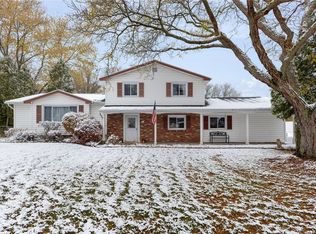 27 Marr Dr, Pittsford, NY 14534