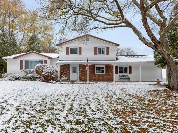 27 Marr Dr, Pittsford, NY 14534