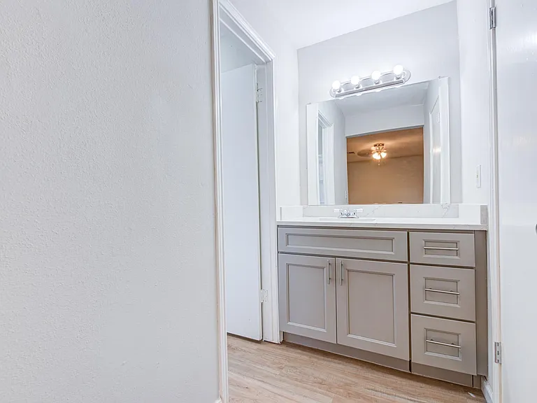 2035 Deerhurst Ln — Photo 11