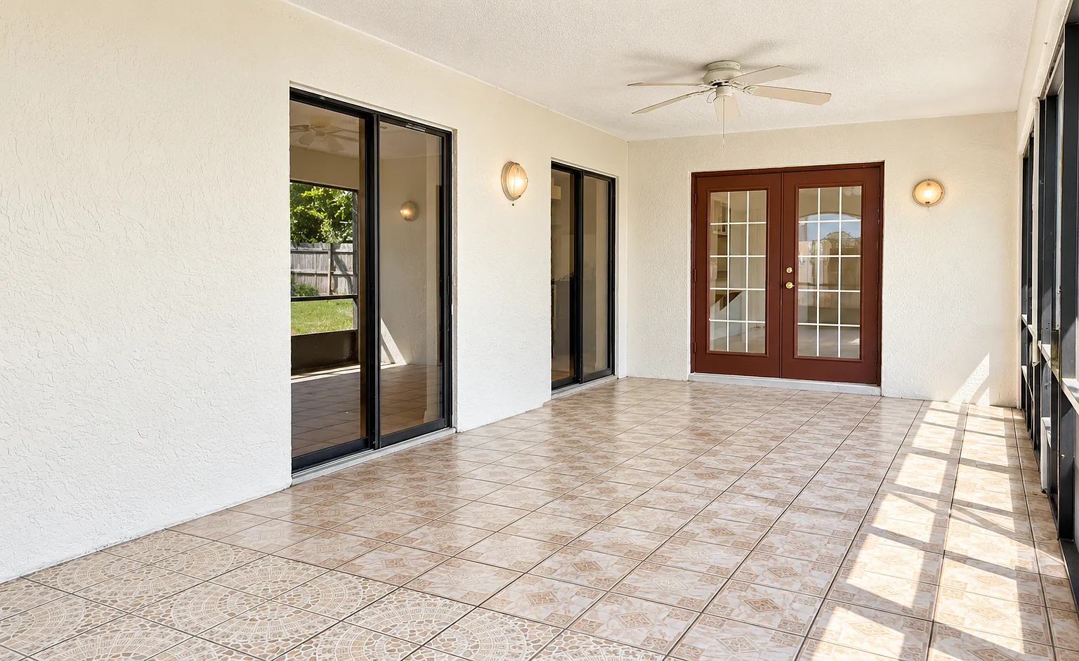 4 bed, 2055 sqft, $1,900 — Photo 2