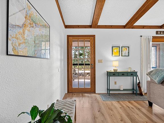 5th image of 552 NE Ginters Grove Ln