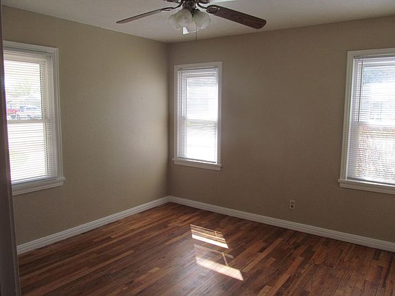 3rd image of 160 Park Dr