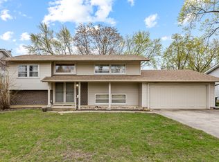 75 Kendal Rd, Elk Grove Village, IL 60007