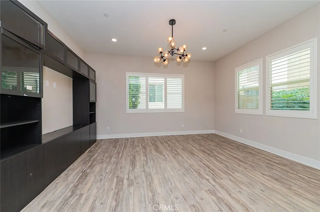 4 bed, 2814 sqft, $6,900 — Photo 3