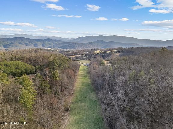 18th image of 634 Old Cedar Creek Rd